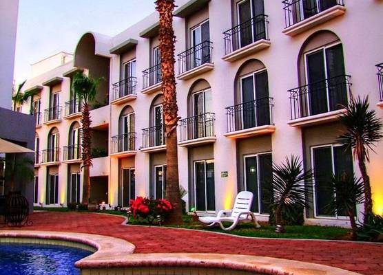 Seven Crown Express & Suites by Kavia 1