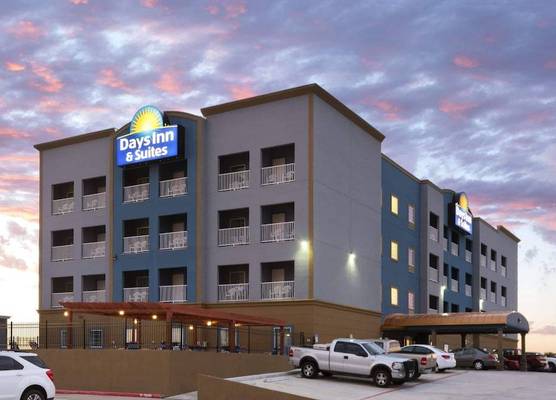 Days Inn & Suites by Wyndham Galveston West/Seawall 1