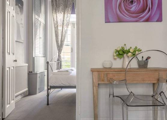 Stylish Apartment near Battersea Park 1