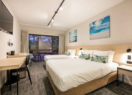 Nightcap at Kawana Waters Hotel 1