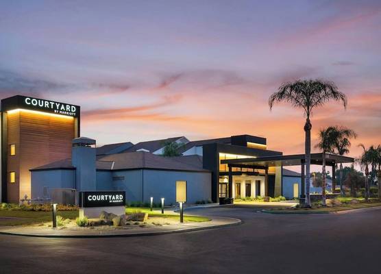 Courtyard by Marriott Fresno 1