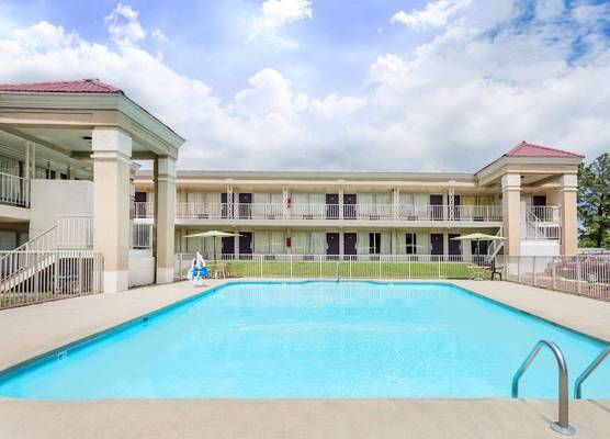 Days Inn by Wyndham Greensboro Airport 1