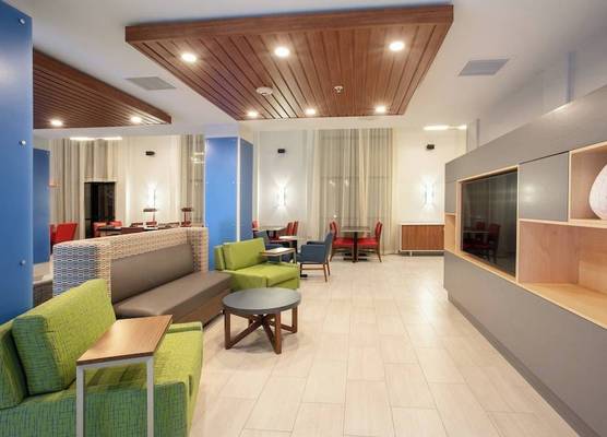 Holiday Inn Express & Suites PHOENIX - GLENDALE SPORTS DIST by IHG 1