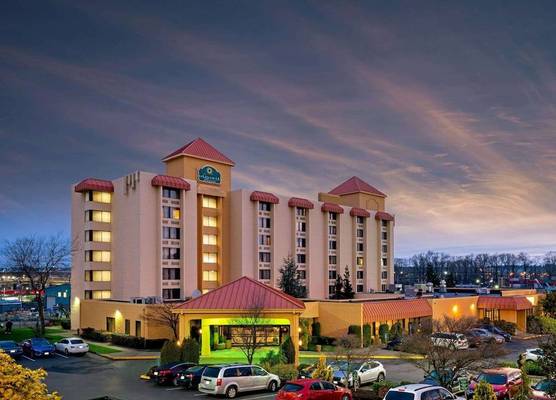 La Quinta Inn & Suites by Wyndham Tacoma - Seattle 1