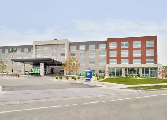 Holiday Inn Express & Suites MADISON by IHG 1