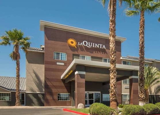 La Quinta Inn & Suites by Wyndham Las Vegas Nellis 1