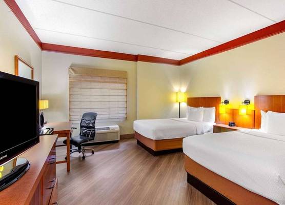 La Quinta by Wyndham Raleigh Crabtree 1