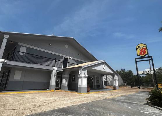 Super 8 by Wyndham La Marque TX/Texas City Area 1