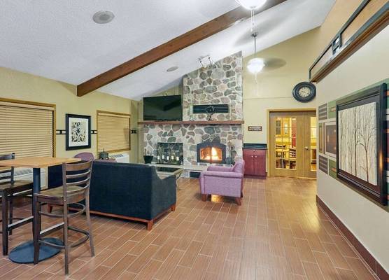 AmericInn by Wyndham Burlington 1