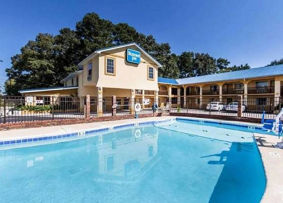 Days Inn by Wyndham Calhoun GA I-75 and US-41 1