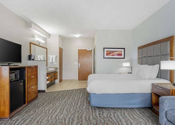 Best Western PLUS Peppertree Inn at Omak 1