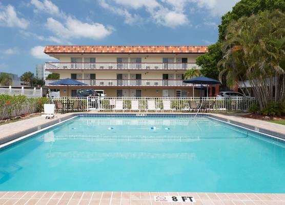 Baymont by Wyndham Sarasota 1