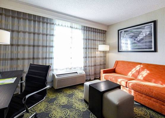 Holiday Inn CHARLOTTESVILLE-UNIV AREA by IHG 1