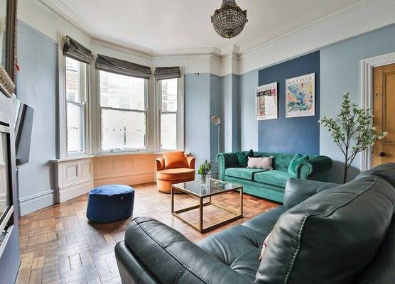 4 Bed House with Pool Table & Parking 1