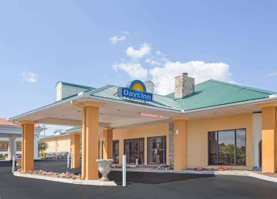 Days Inn by Wyndham Lenoir City 1