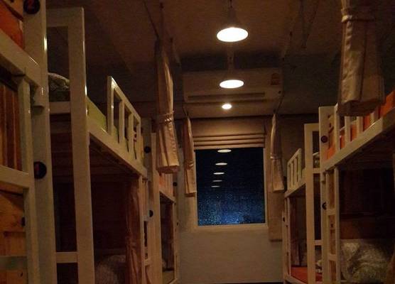 Eat - Ting Cafe and Hostel 1
