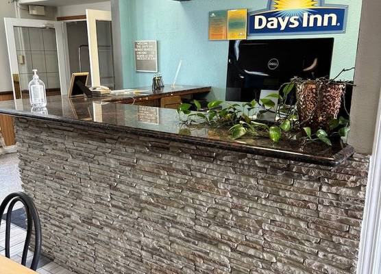 Days Inn by Wyndham West Branch Iowa City Area 1