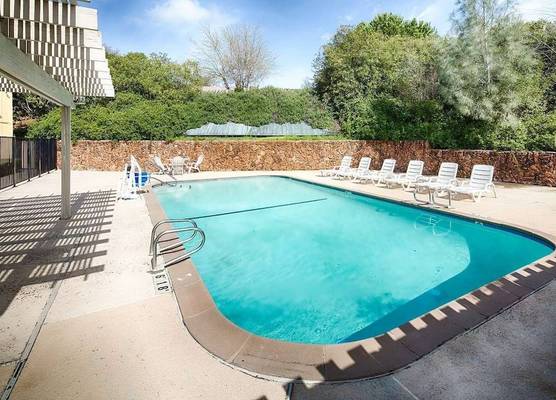 Red Lion Inn & Suites Auburn 1