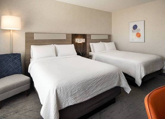 Holiday Inn Express & Suites FRESNO AIRPORT by IHG 1