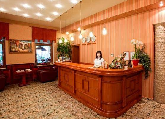 Luna Hotel 1