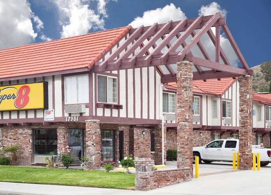 Super 8 by Wyndham Santa Clarita/Valencia 1