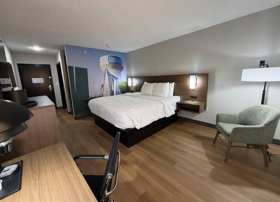 Clarion Pointe Addison - Dallas North 1