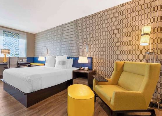 GLō Best Western Dallas South DeSoto 1