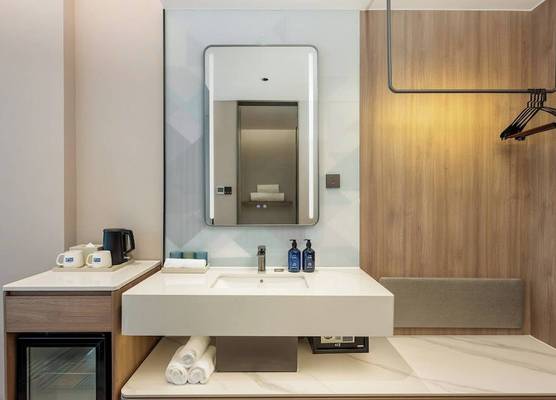 Holiday Inn Express Shanghai North Bund by IHG 1