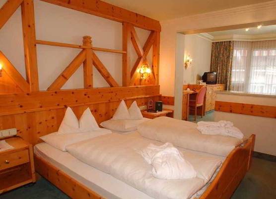 JUFA Alpenhotel Saalbach 1