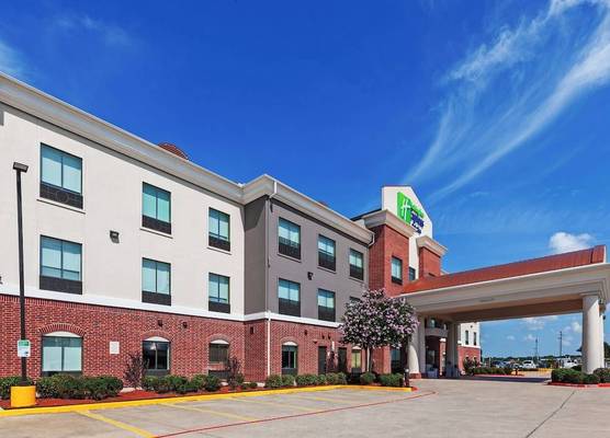 Holiday Inn Express & Suites SEALY by IHG 1