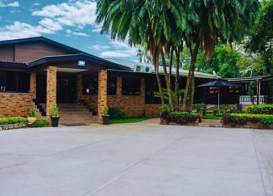 Casa Mia Lodge & Restaurant 1