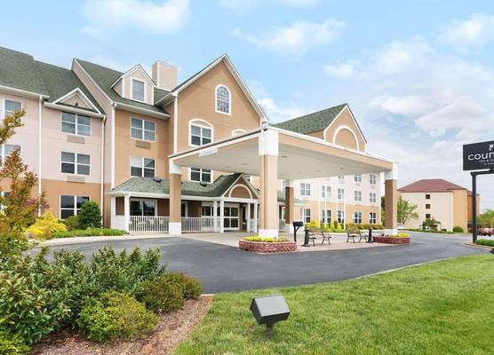 Country Inn & Suites by Radisson, Burlington Elon , NC 1