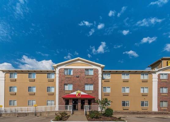 Super 8 by Wyndham Denton 1