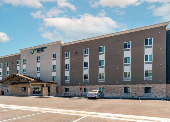WoodSpring Suites Bakersfield Airport 1