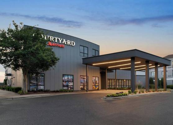 Courtyard Charlotte Airport North 1