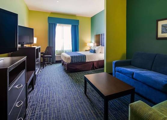 Best Western Plus Carrizo Springs Inn & Suites 1