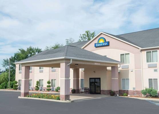 Days Inn by Wyndham Sullivan 1