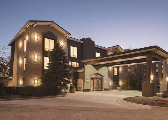 Country Inn & Suites by Radisson, Chicago-Hoffman 1
