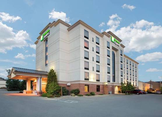 Holiday Inn Express & Suites BLOOMINGTON by IHG 1