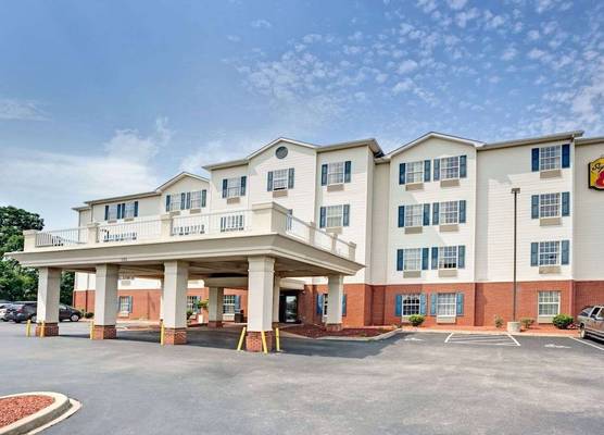 Super 8 by Wyndham Louisville/Expo Center 1