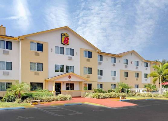 Super8 by Wyndham NEARBY Clearwater St Petersburg International Airport 1