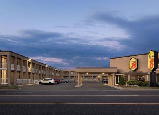 Super 8 by Wyndham Windsor/Dougall 1