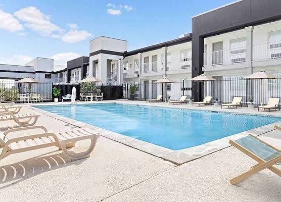 Baymont by Wyndham Beaumont 1