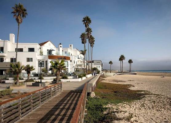 Sandcastle Hotel on the Beach 1