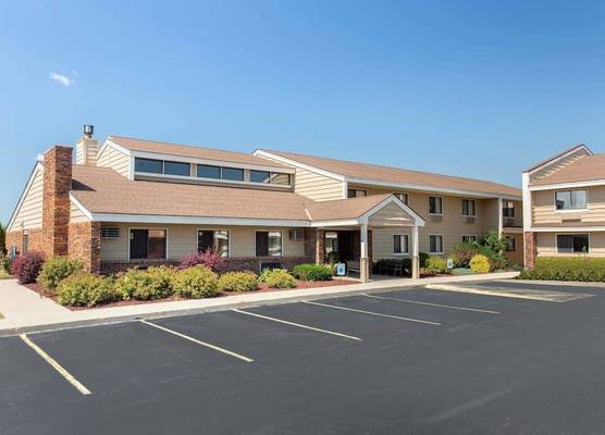 AmericInn by Wyndham West Bend 1