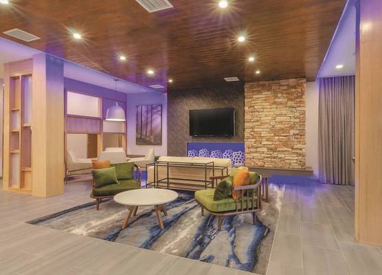 Fairfield Inn & Suites by Marriott Kansas City Shawnee 1