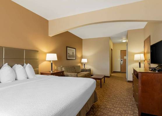 Best Western Plus Butterfield Inn 1