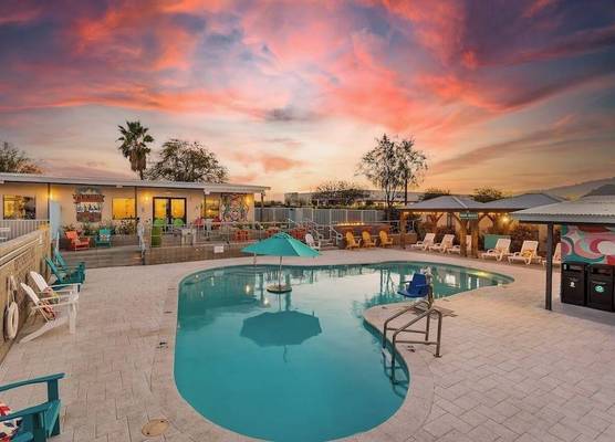 Hotel McCoy Tucson - Art, Coffee, Beer, Wine, Pool 1