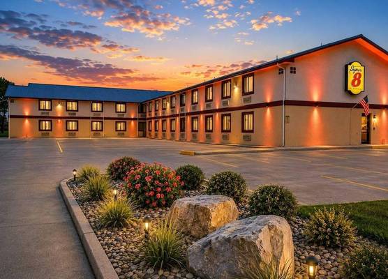 Super 8 by Wyndham Champaign 1