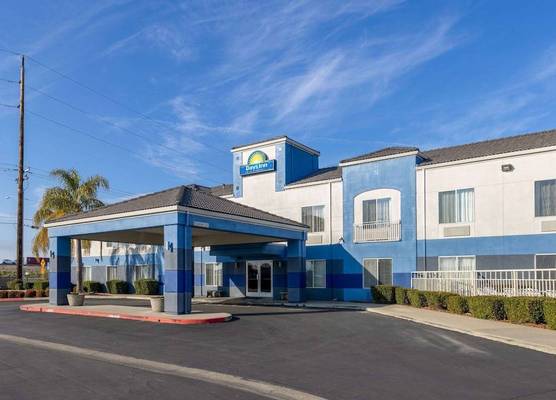 Days Inn by Wyndham Lathrop 1